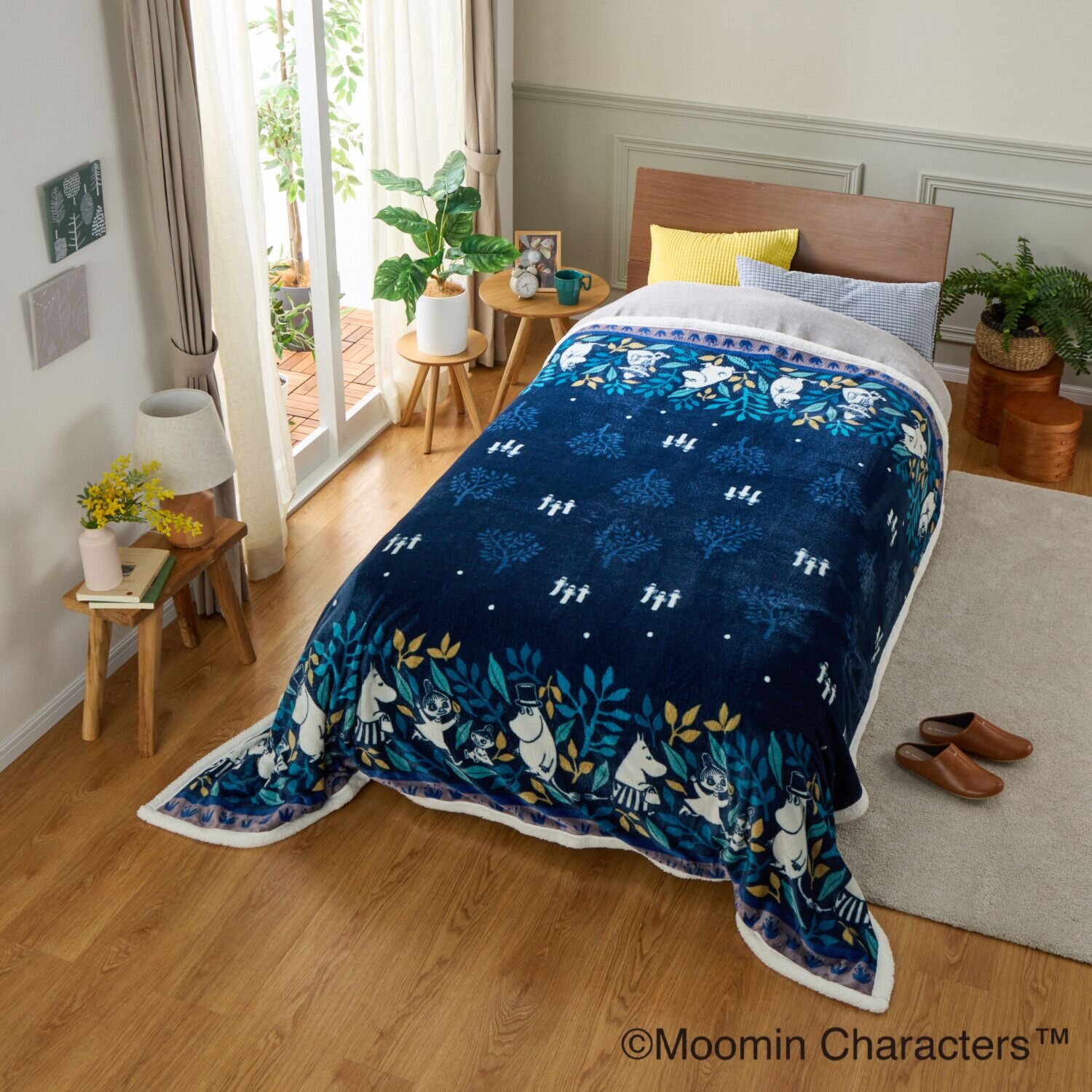 ムーミン 心躍る ＷｉｎｔｅｒＦｏｒｅｓｔ 〜神秘的な 　森で奏でる色彩〜 クッションにもなる もこもこマルチカバー