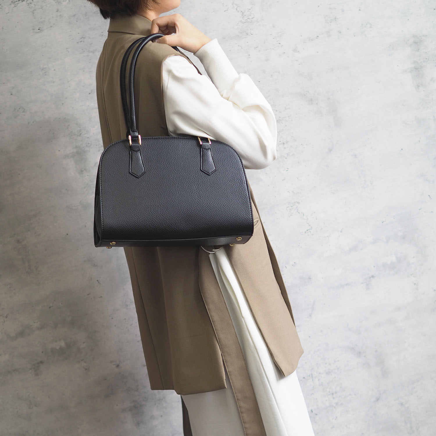 グッシオイタリー ２ルームで整理しやすい ボストン型トートバッグ