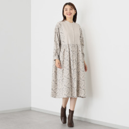 テミテ 繊細な花柄が目を惹く 綿麻 刺しゅうワンピース
