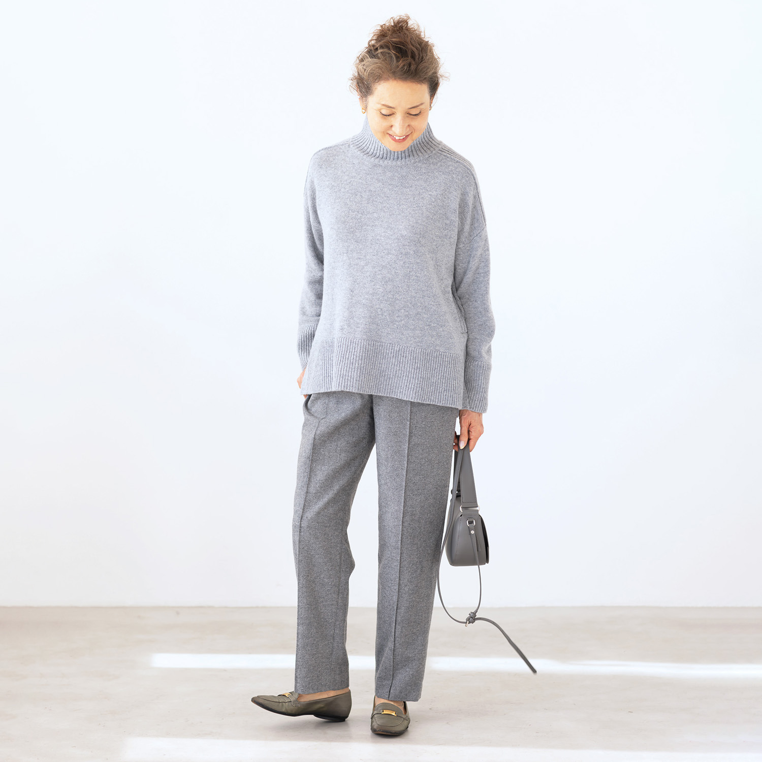 アンドスピカ ウールブレンド ウエストドロスト ストレートパンツ