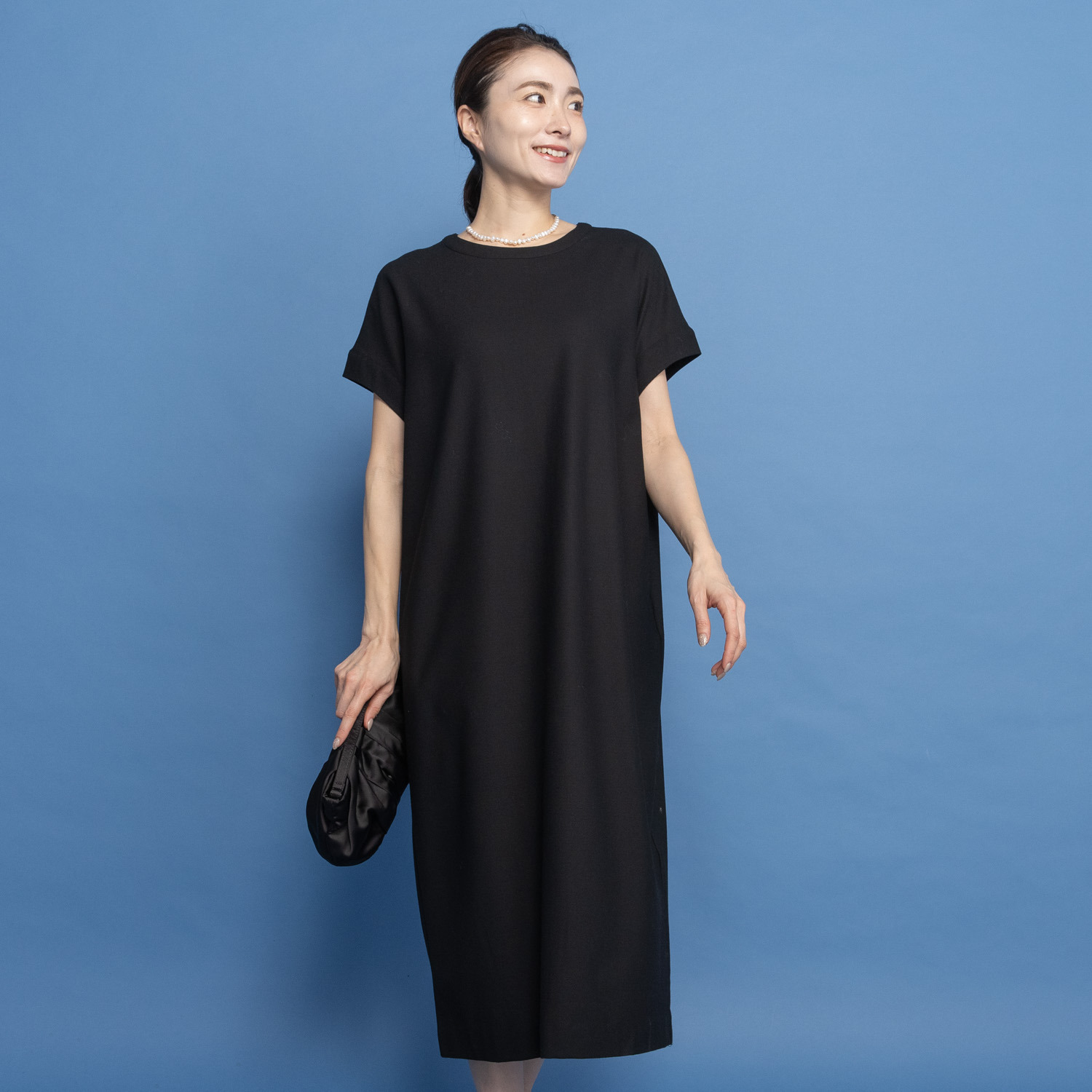 レア　ジェム ミニマルデザインで品良く ウールトリアセテート混 コクーンワンピース