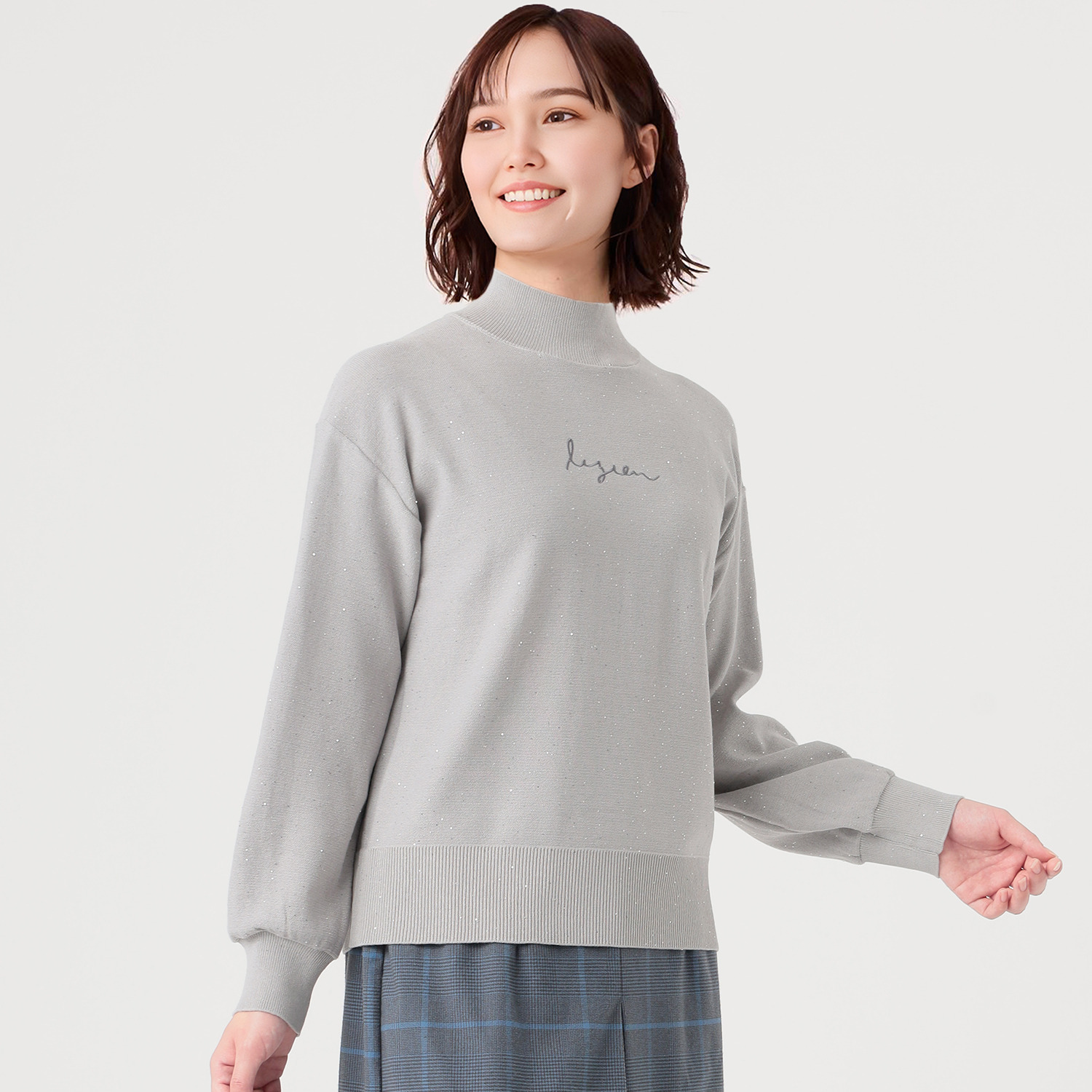 アリュメット ロゴ刺しゅう スパンコール ニットプルオーバー