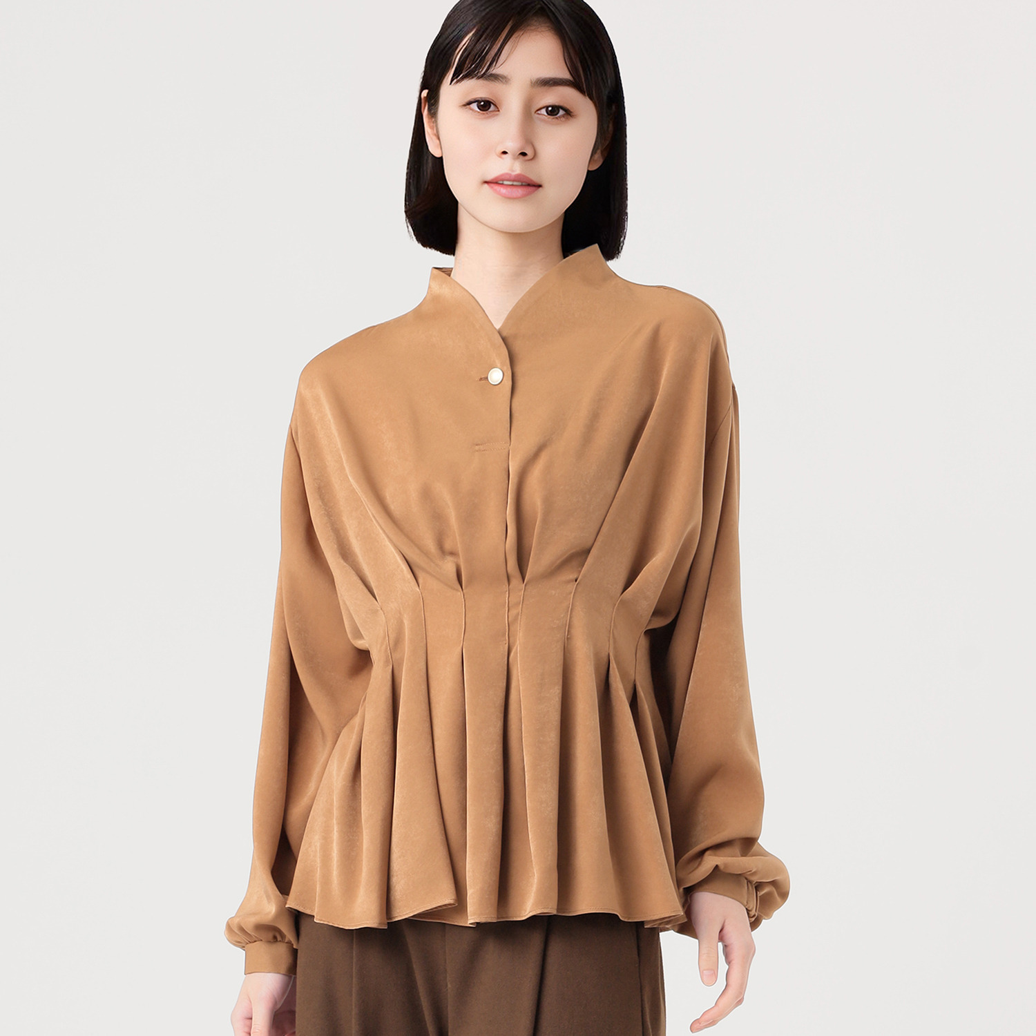 イフェメル／ ダブルフェーストーキョー 日本製 ウエストタック ハイネックブラウス