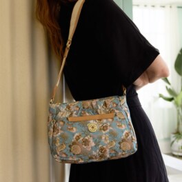 ビサイユ はっ水 “ヌートピア” 花柄ショルダーバッグ