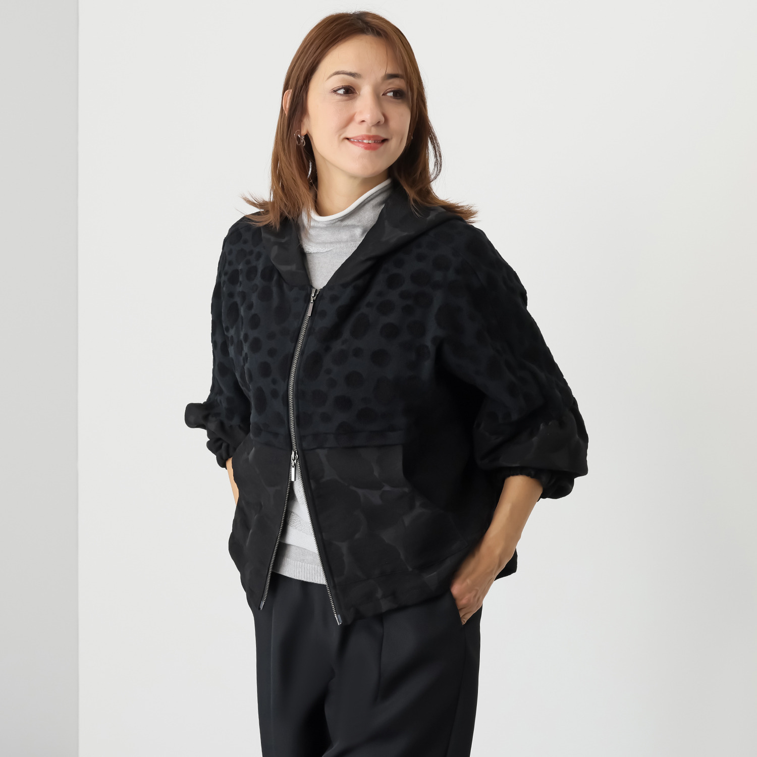 ヨシヨシ バイ　ピージェイ 異素材切替 リラックスシルエット デザインフード付 ジップアップジャケット