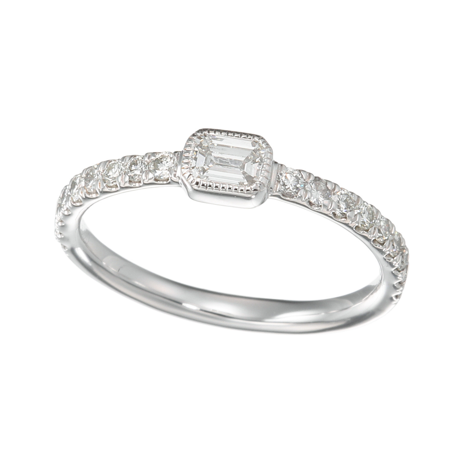 ビジューフルレゾン プラチナ９００ エメラルドカット ダイヤモンド オブロングリング