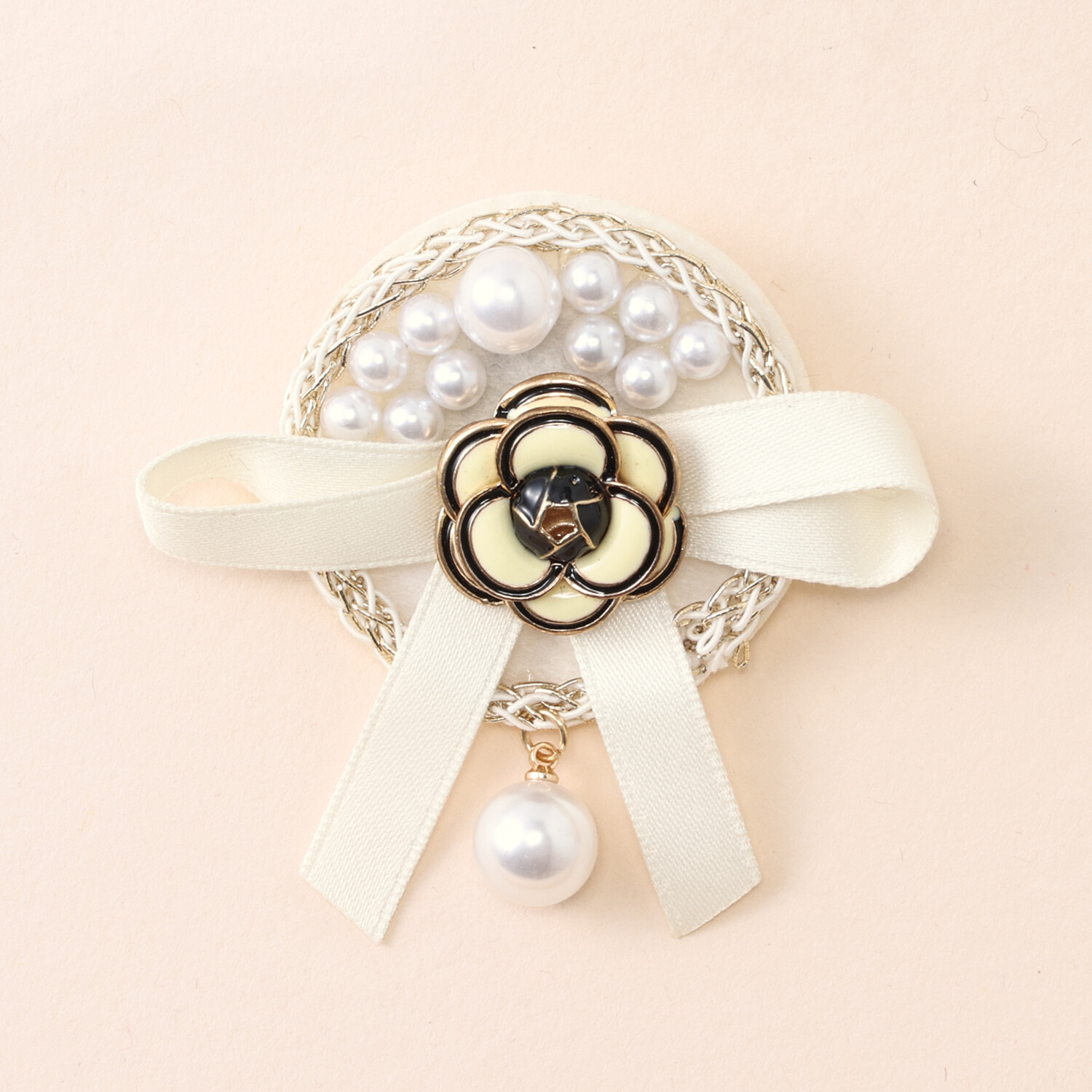 CHANEL リボン カメリア風ブローチパール 韓国トレンド 雑貨コレクション パールビジュウ リボンカメリア