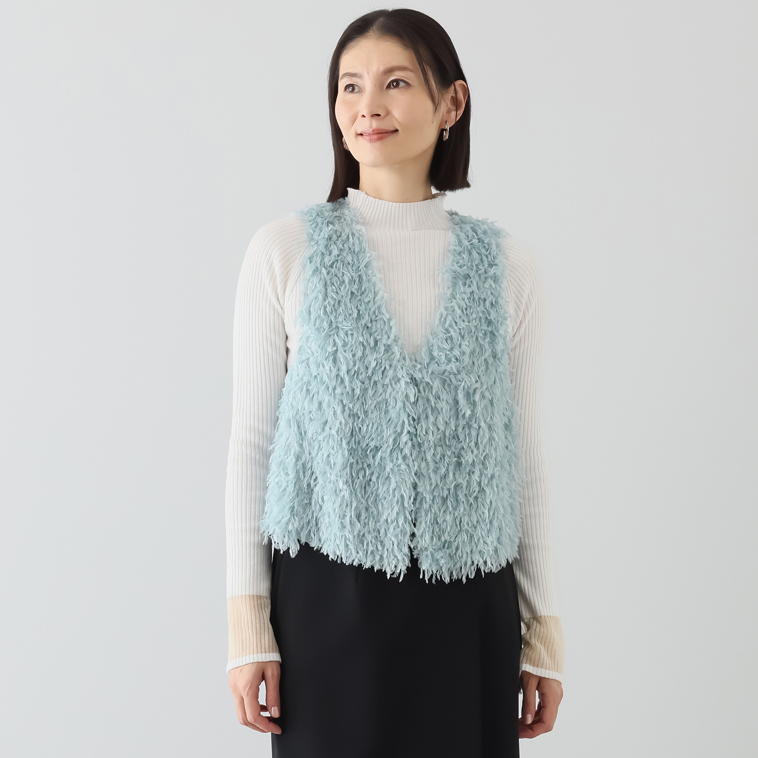 ブルーコレクション エアリー感あふれる！ 軽やか フェイクフェザーベスト