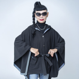 キョウコ　ヒガ フード付 マント風コート “羽織るブランケット”