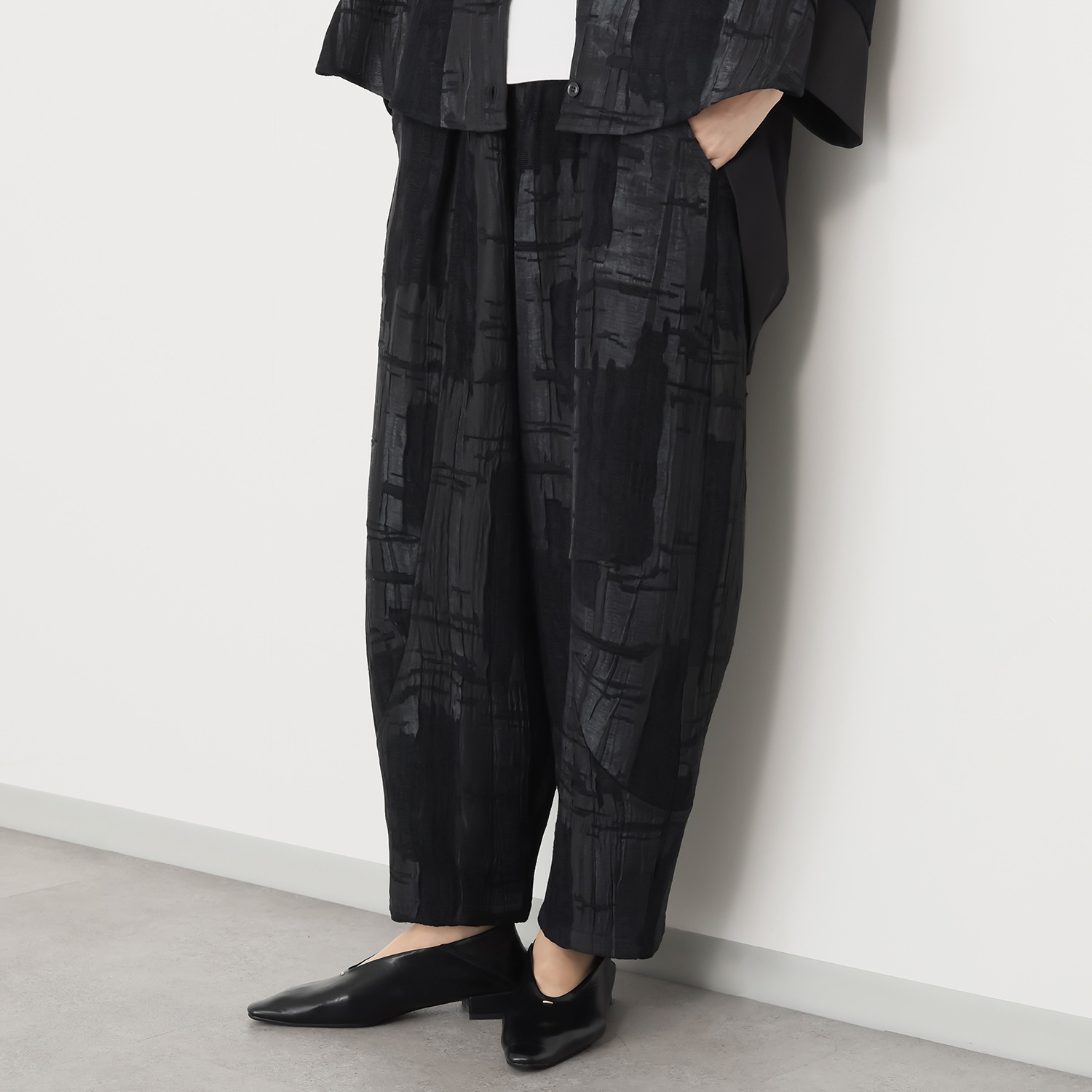 ヨシヨシ バイ　ピージェイ 異素材切替 ワイドテーパード デザインパンツ