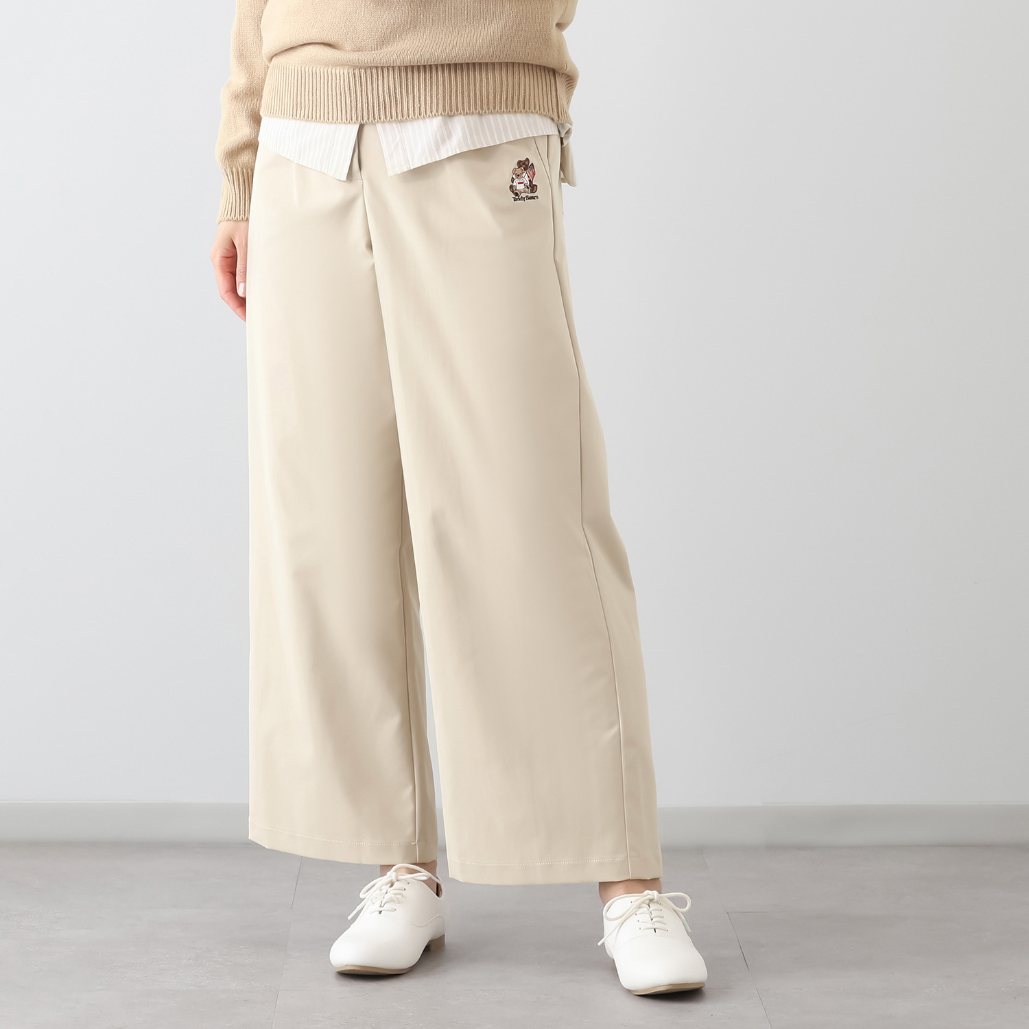 テディベア ワンポイントアクセント テディベア刺しゅう タックパンツ