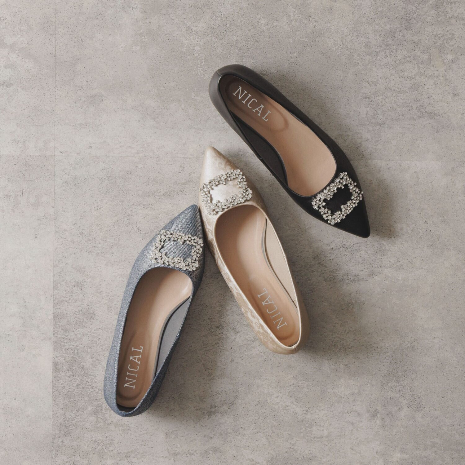 ニカル スクエアビジュウ モティーフ パンプス