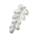 グランシフォレ 淡水パール＆ シェル リーフモティーフ ブローチ