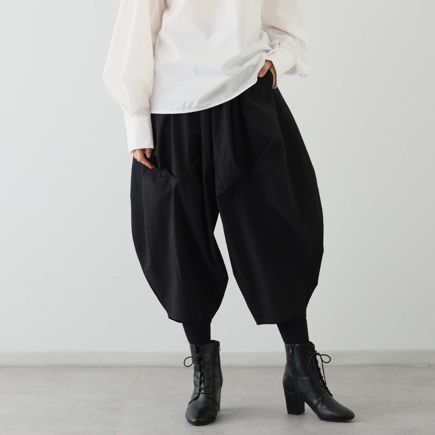 ベルポニー リラックスシルエット ストレッチ素材 デザインテーパードパンツ
