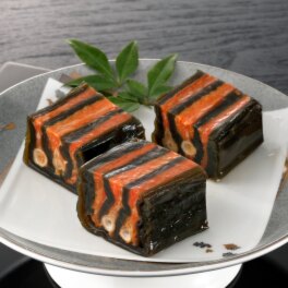 天然紅鮭の 贅沢昆布重ね巻き
