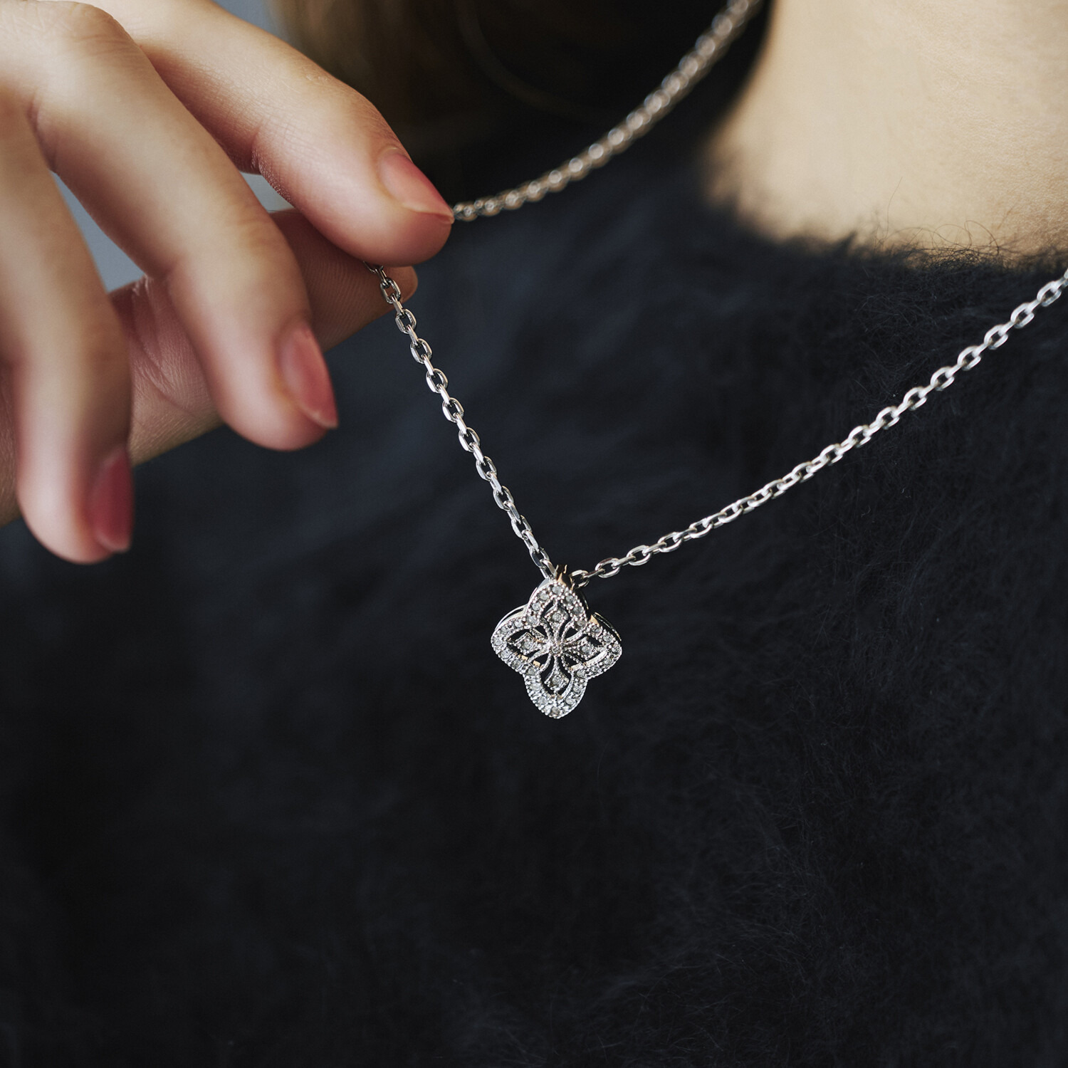 エーディーエムジェイ アールデコモティーフ ネックレス