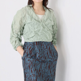 ククリ 有松絞りの技法を活用 トレンドのシアー素材で 女性らしいムードを演出 さっと着る カシュクールトップス