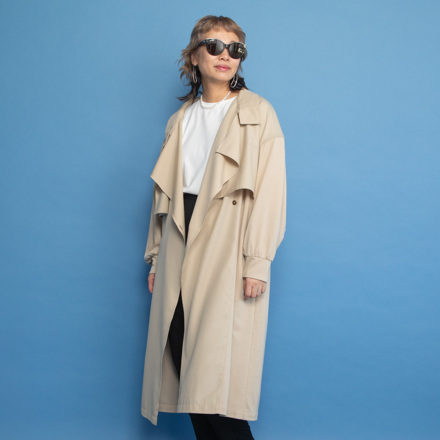 ヨーコモリモト カジュアルをリッチに コンビ素材で軽やか スタイル