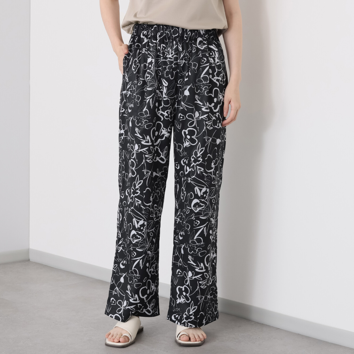 メリオン シワになりにくい 上品な微光沢素材 フラワープリント タック