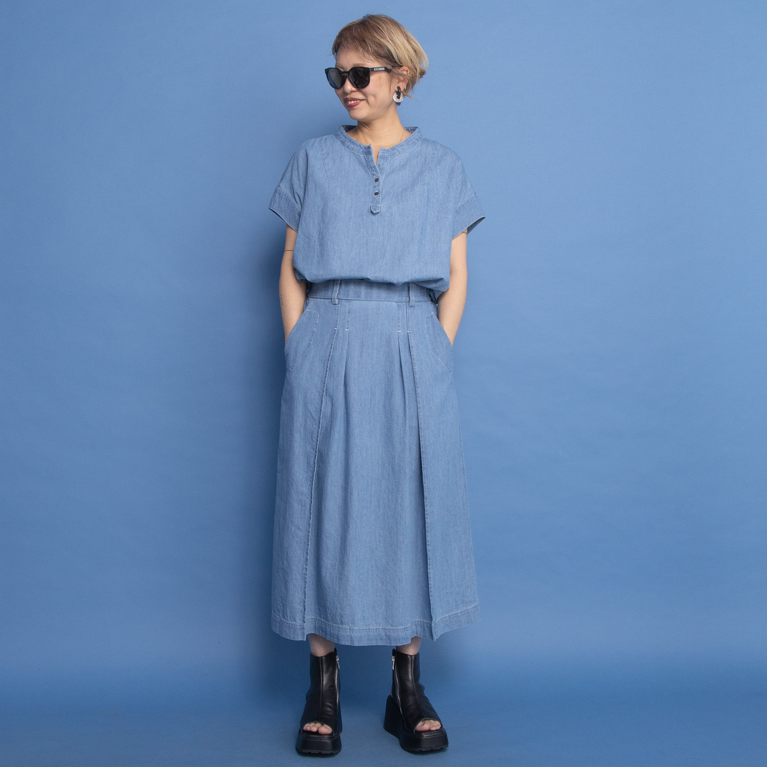 ワン　バイ ヨーコモリモト ライトオンスデニムで 爽やかモードカジュアル タックデザインスカート