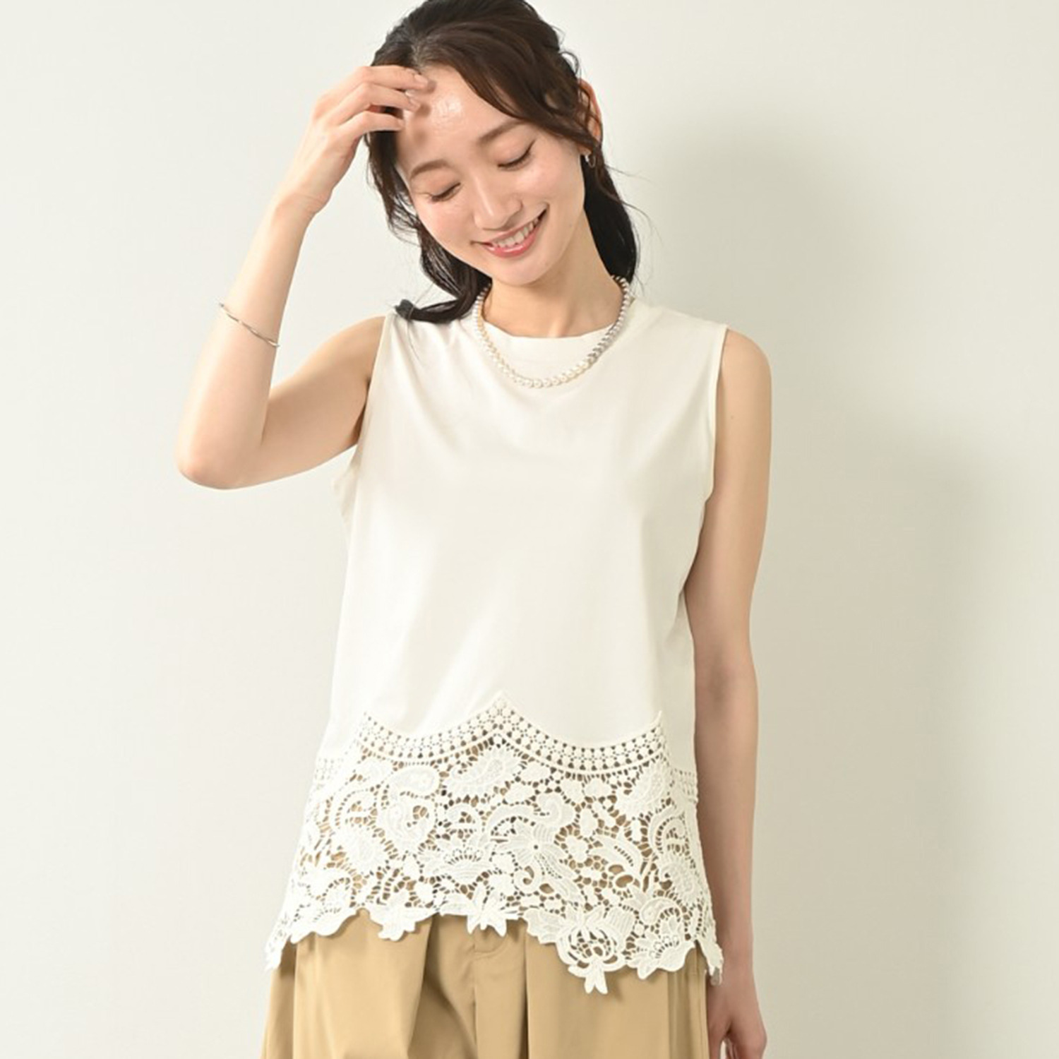 元町ゼラール ギザコットン混 プレーティングジャージー 華やかレーストリミング ノースリーブプルオーバー