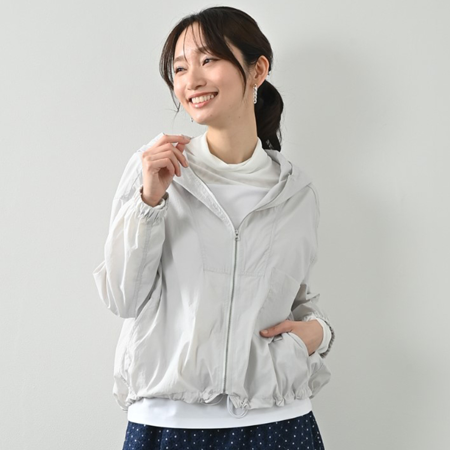 元町ゼラール セミシアーナイロン ラウンドデザイン フーディーブルゾン