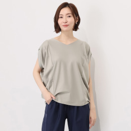 シーン サテン風ドライジャージー Ｔブラウス