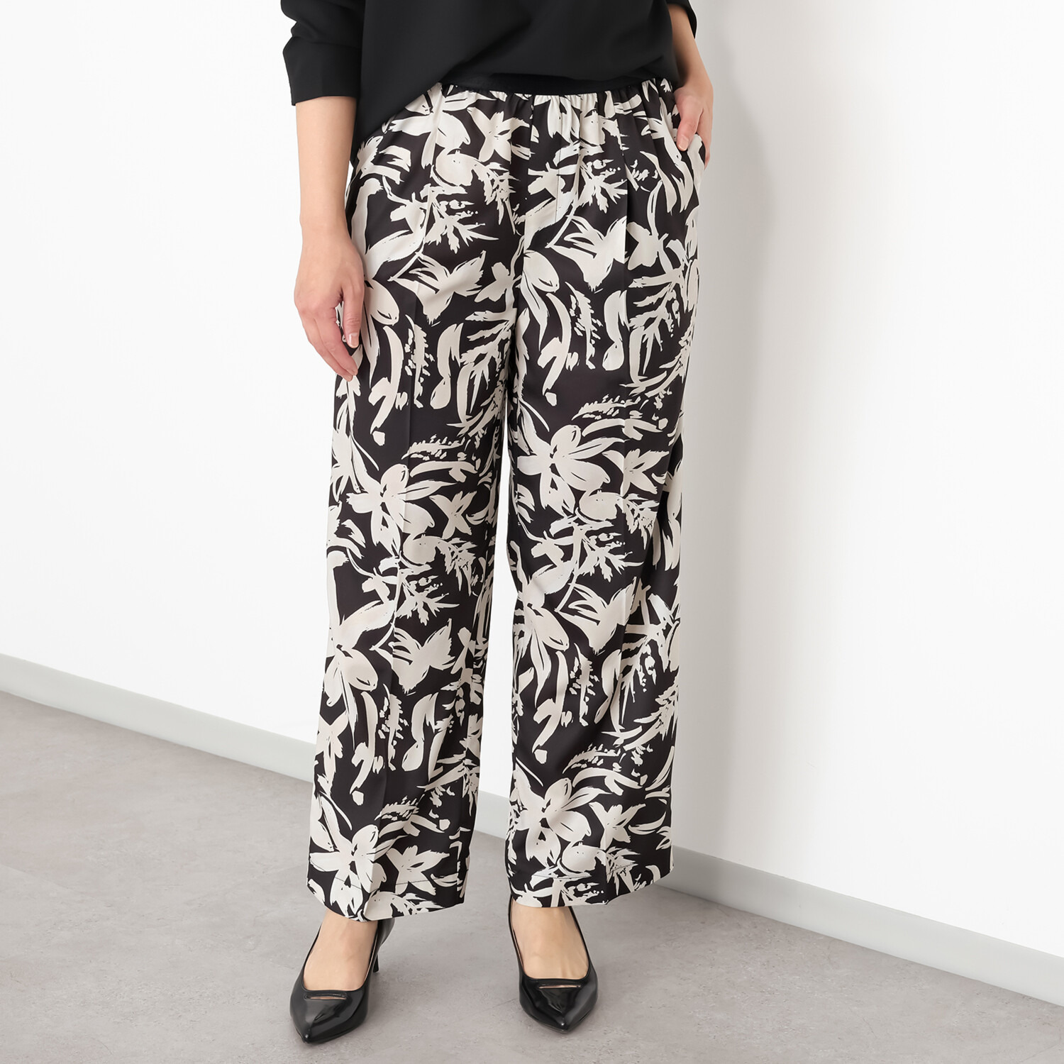 チーロ ボタニカルフラワー イージーワイドパンツ