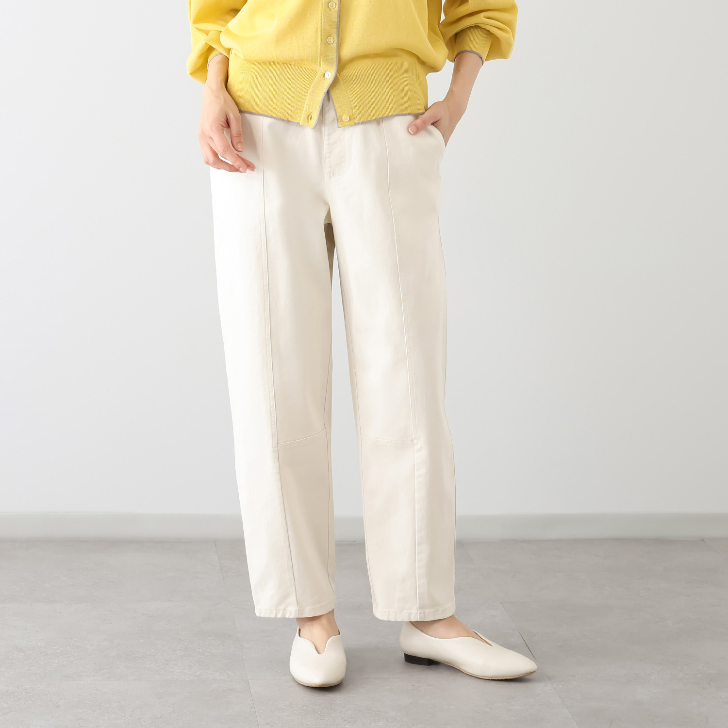 アトリエール ロールアップもオシャレな パウダリータッチ コットン混 テーパードパンツ