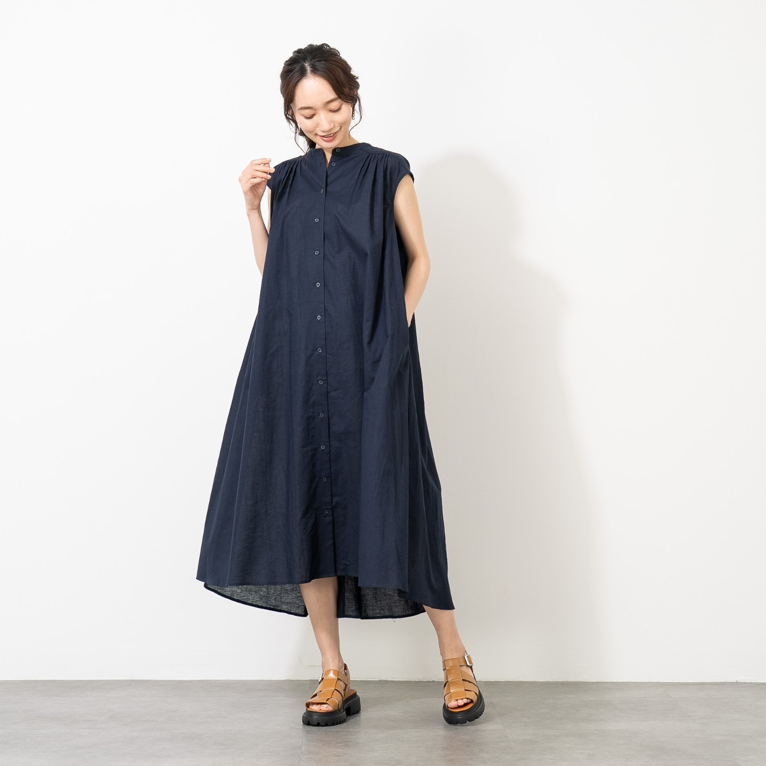 Wボタンギャザーワンピース　コットンリネン ティエドゥール コットンリネン フロントボタンデザイン ギャザー