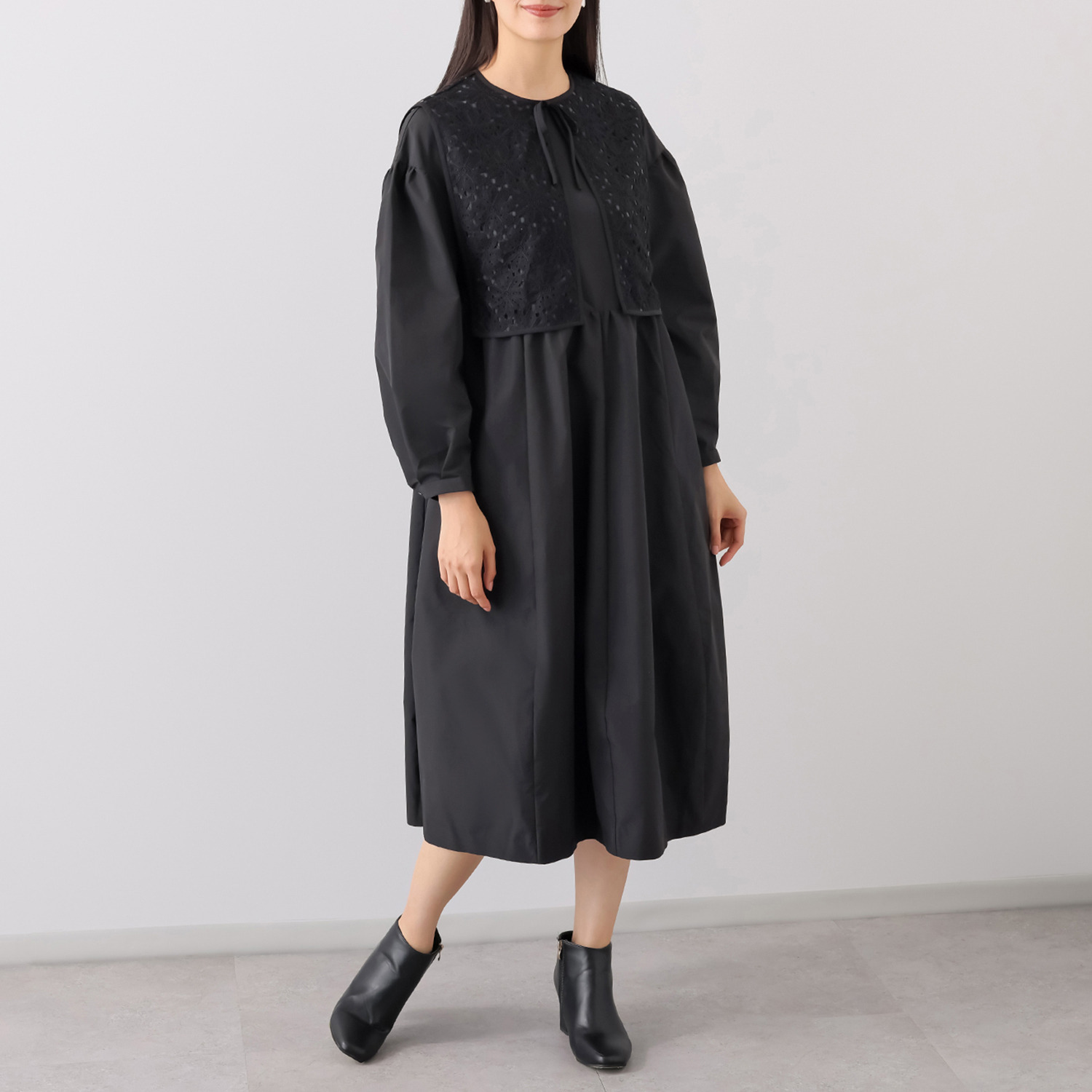 エスポア コード刺しゅうが素敵な レイヤード風レースジレ付 裾