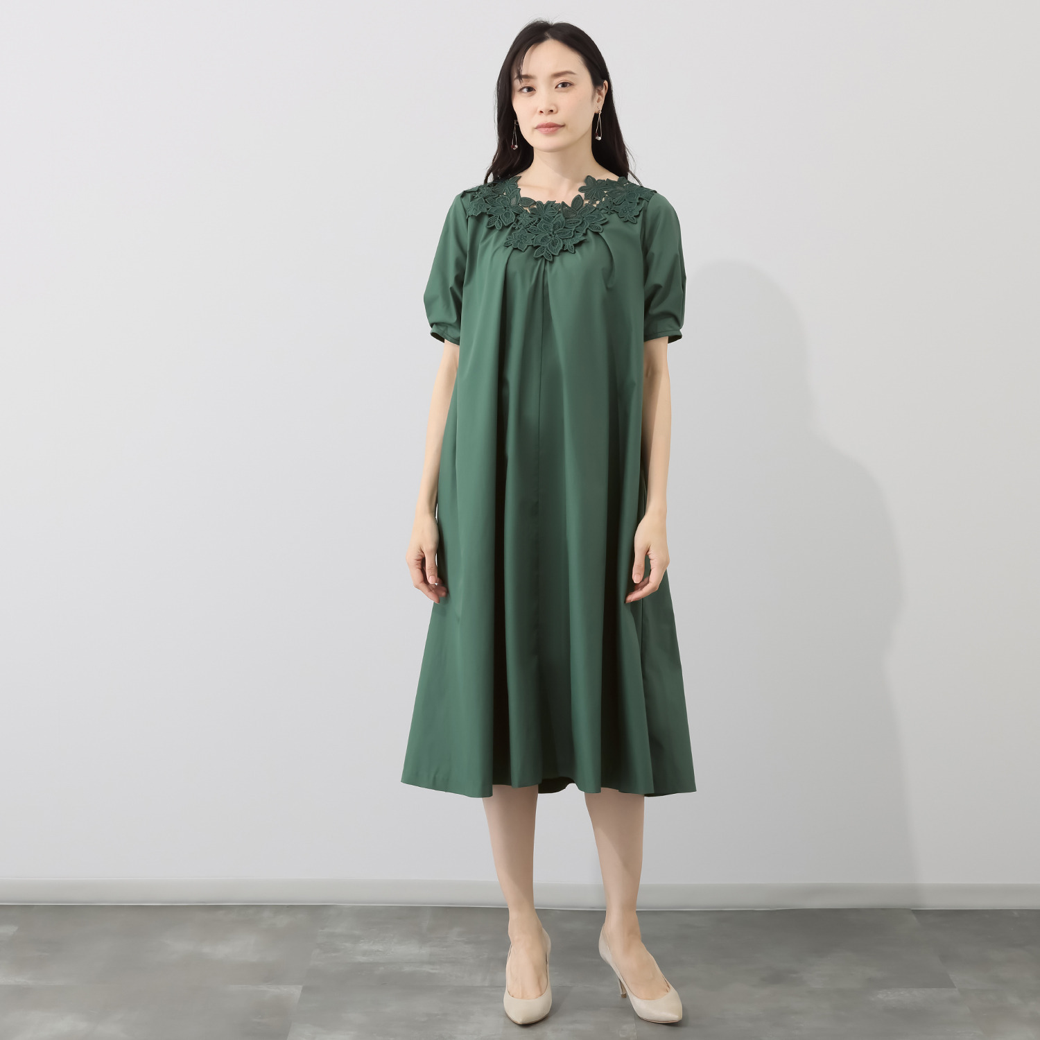 クリス・セリーン ゆったり軽く着れる オリジナルレースが 胸元を彩る