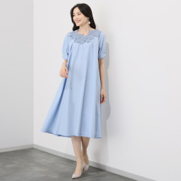 クリス・セリーン ゆったり軽く着れる オリジナルレースが 胸元を彩る フレアーラインワンピース