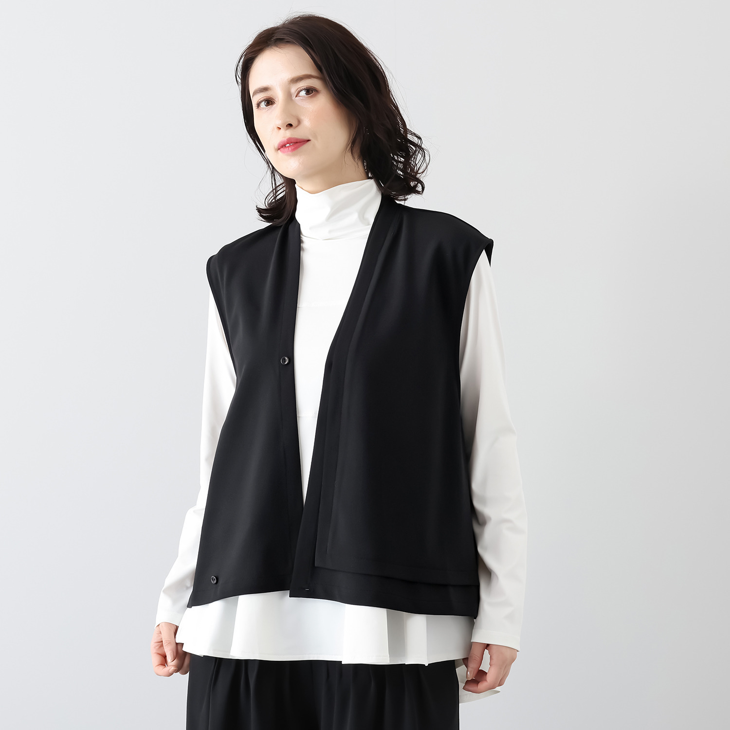 ミミコプラス 軽さとドレープ際立つ アレンジ自在 おしゃれジレ