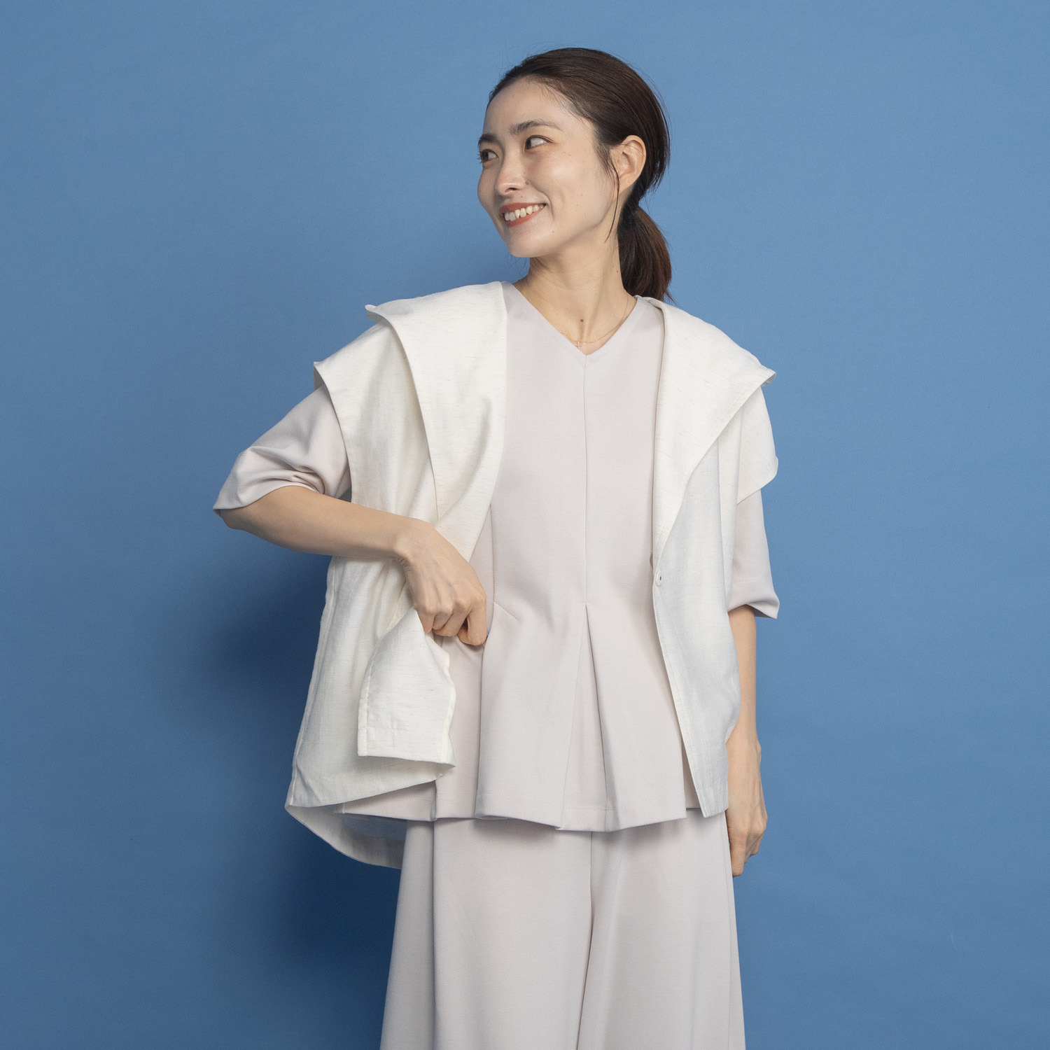 ヤエアジュテ 大人の品格カジュアル フーディーベスト