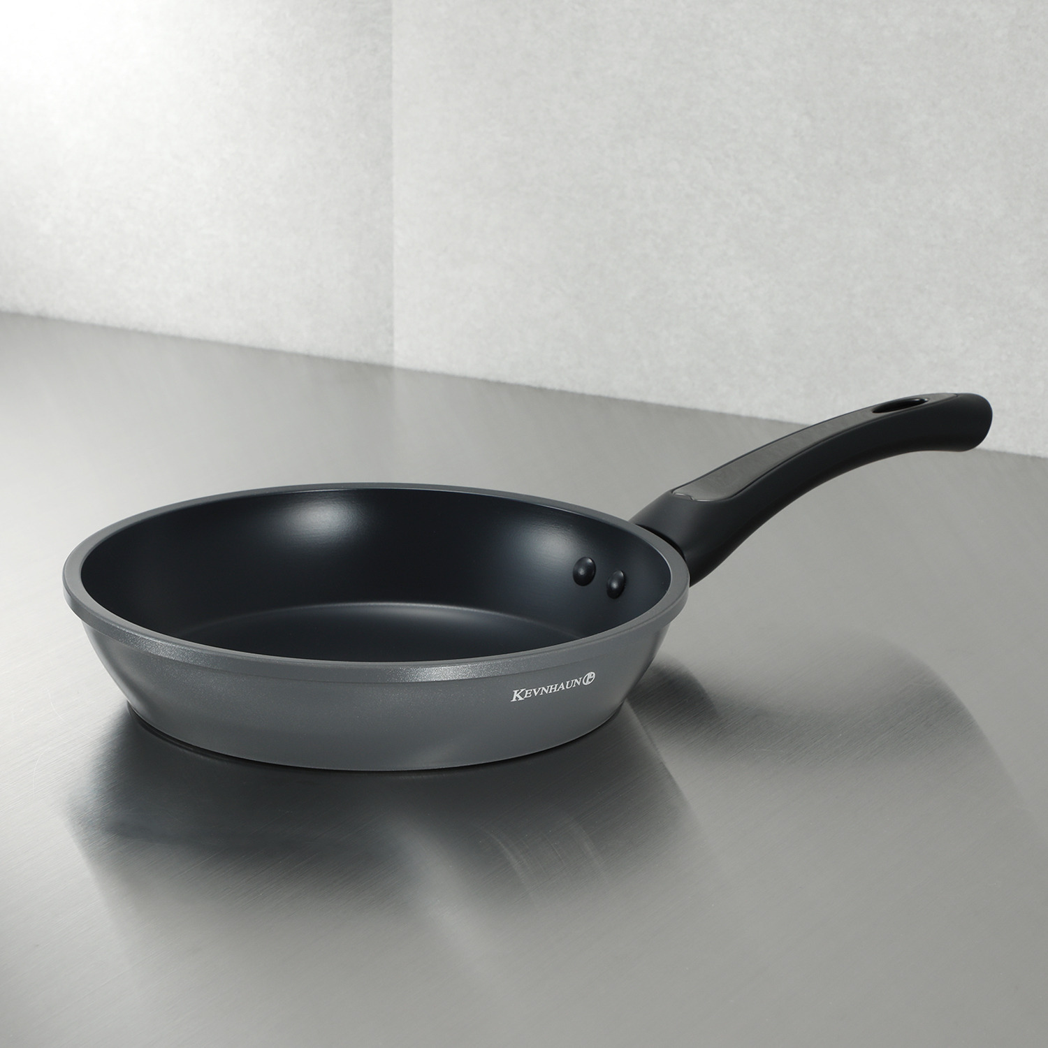 常識をくつがえす！ 内側ノンコーティングで 金属ヘラＯＫ！ プラズマプロフライパン ２０ｃｍ