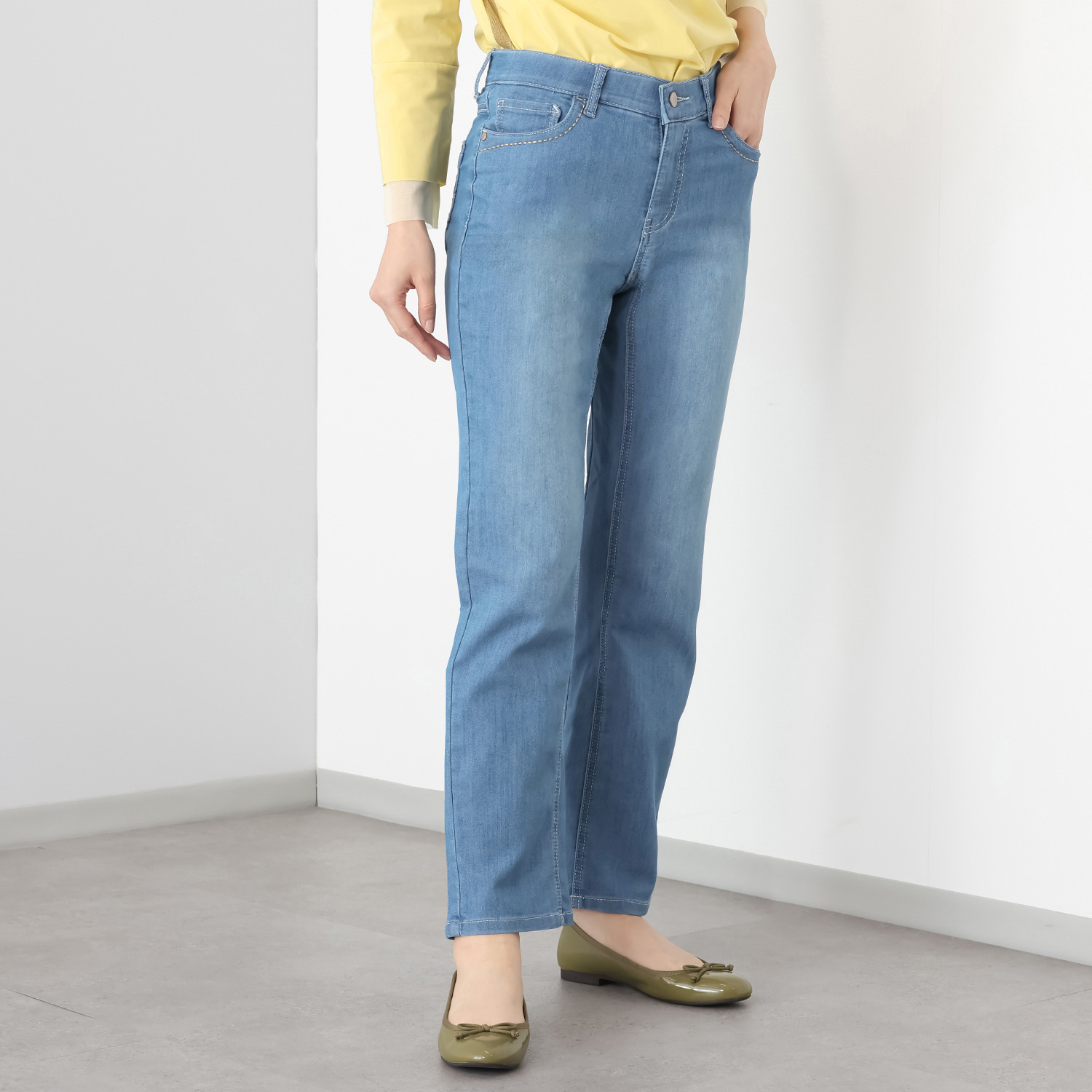 ノーボノーボ ホワイトヤーンデニム ストレートパンツ