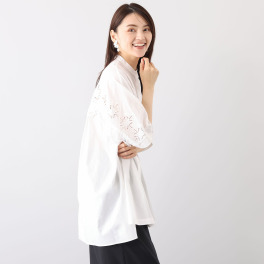 ナチュラルバイクリップ オリジナル刺しゅう柄 分量たっぷり オケージョンにも対応 デザインのインパクトある 大人刺しゅうブラウス