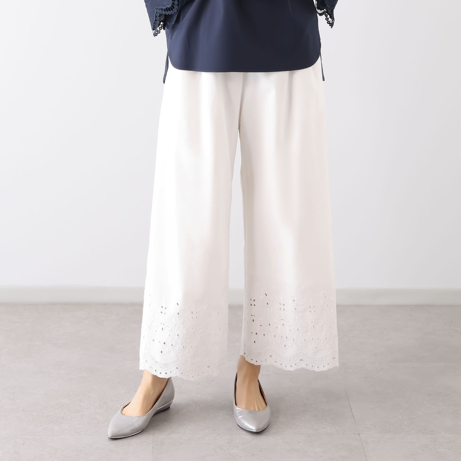 ナチュラルバイクリップ 裾レースが美しい 脚さばきをきれいに魅せる 一枚で決まる 美しいシルエット セミワイドパンツ