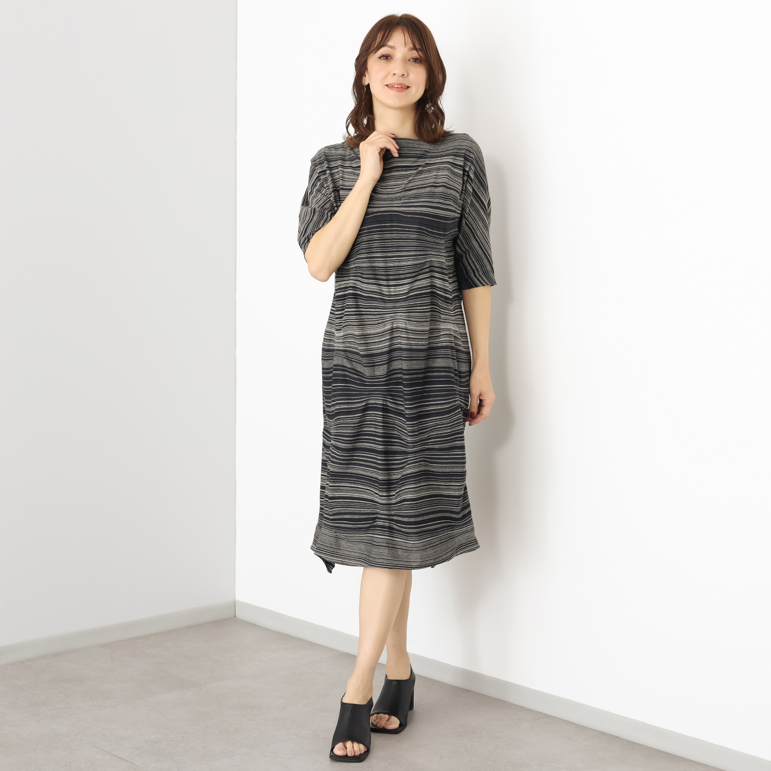 プレセントーア ＵＶカット・静電気防止 日本製　無縫製ジャージー 軽くて動きやすい 表情豊かなテキスタイルの 五分袖ワンピース