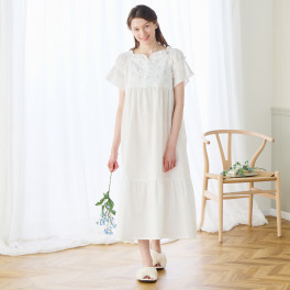 ナルエー 綿１００％ ローズ刺しゅう ワンピース