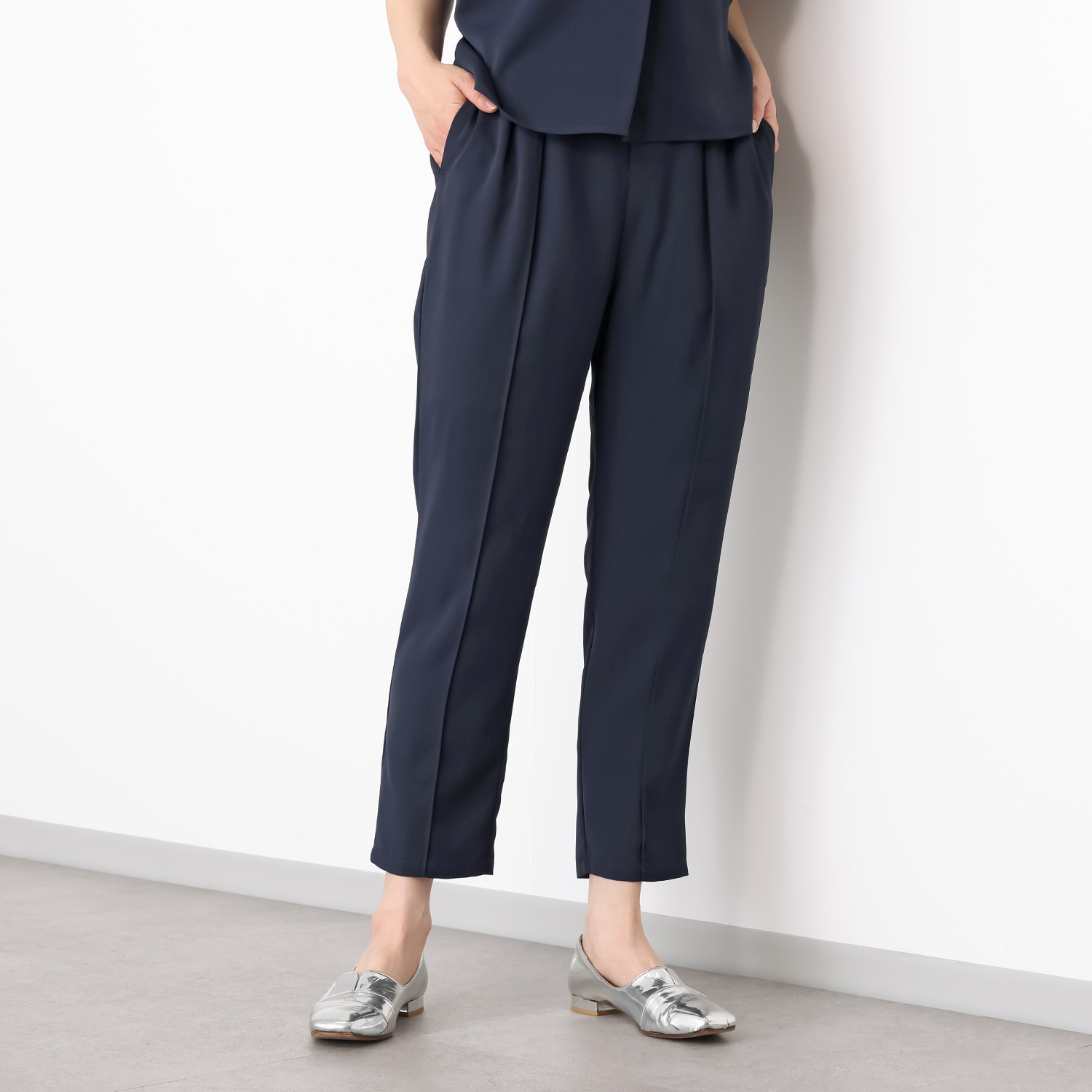 Ｓ３５７プラス 小柄さんのための 上品見え イージー テーパードパンツ