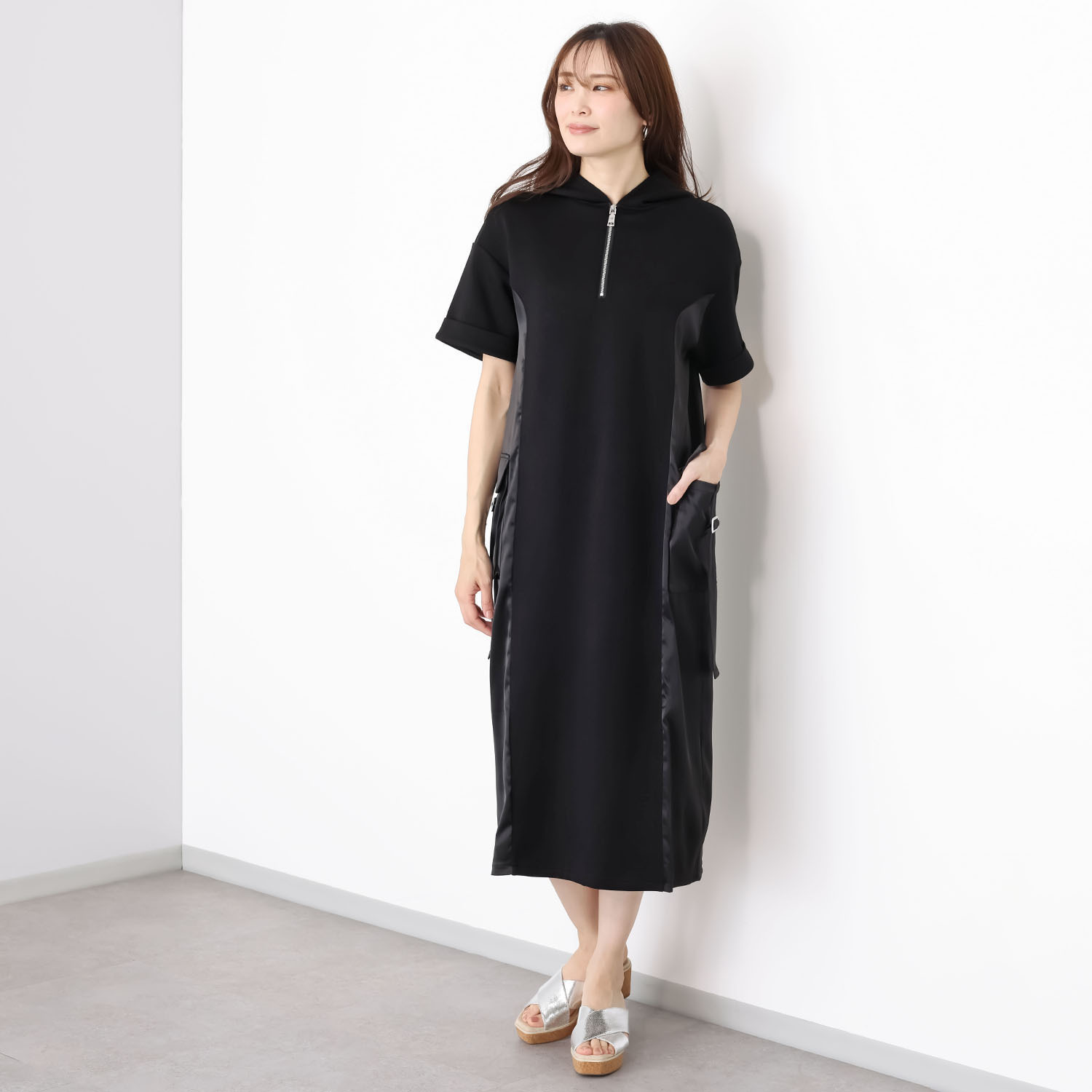 ヘブンアンドアース サテン切替 ハーフジップ フーディーワンピース