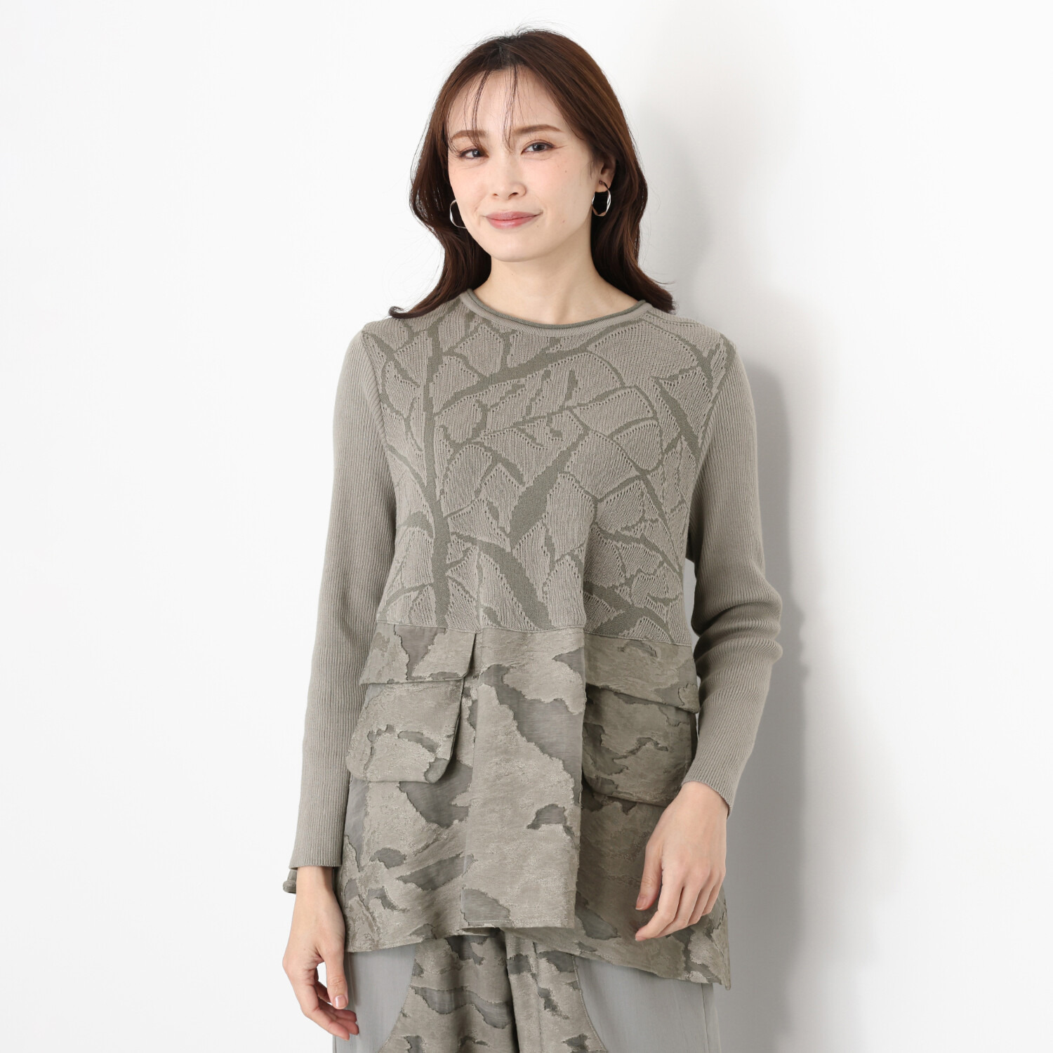 ヨシヨシ バイ　ピージェイ 異素材切替 ラウンドネック Ａラインシルエット デザインプルオーバー