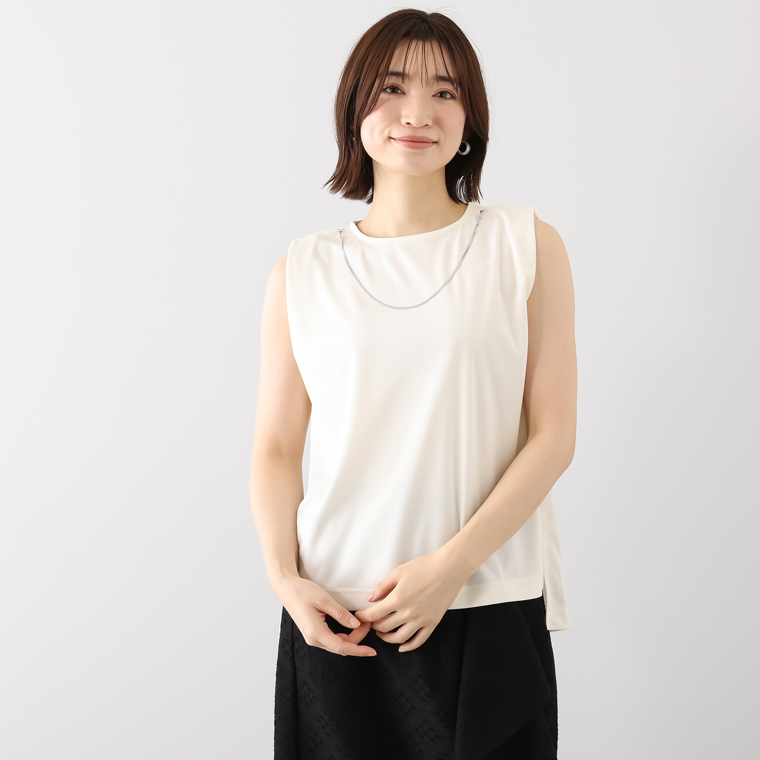 マチュート 着るだけで華やぐ ネックレスモティーフ付 美人カットソー