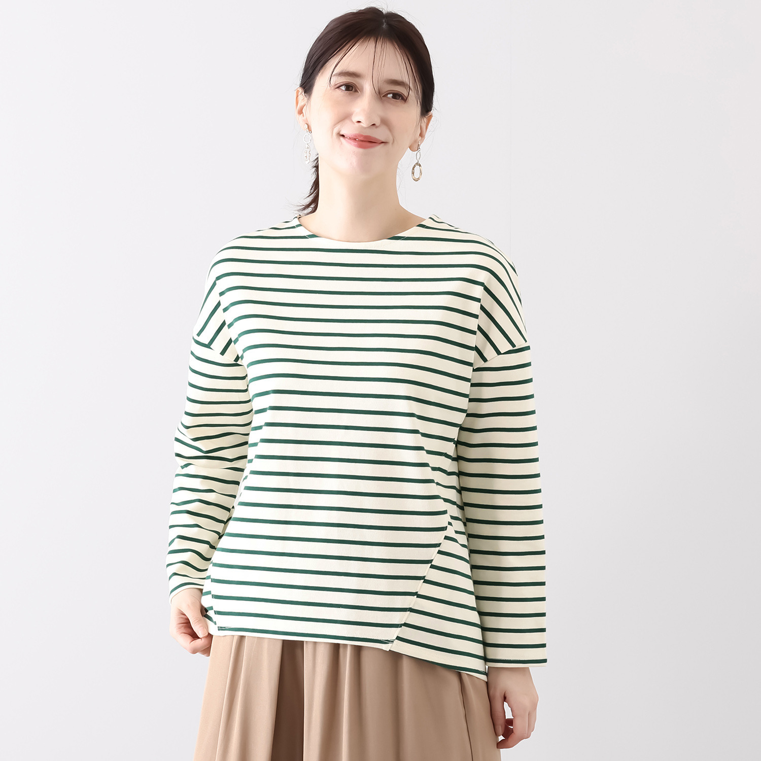 Ｋｕｎｎｙ． スマート見えカッティング ボクシーシルエット プルオーバー