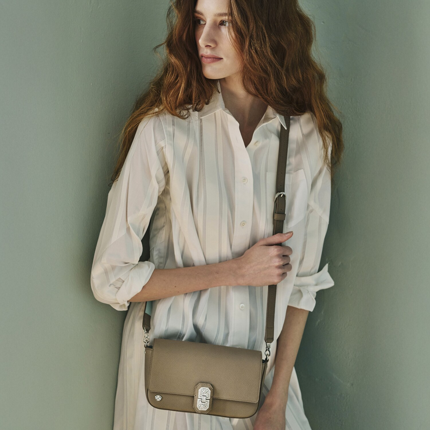 エーディーエムジェイ スパニッシュレザー アールデコモティーフ ２ウェイミニバッグ ＜スリムウォレット付＞