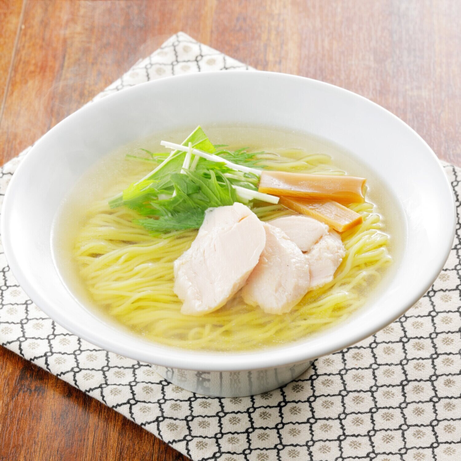 老舗製麺所 素材のこだわりが光る 出雲ラーメン （大山どり塩味）
