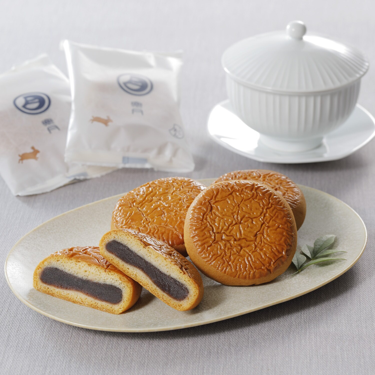 ＜北海道＞ 札幌銘菓ほんま 寒月（かんげつ）あんぱん （こしあん）