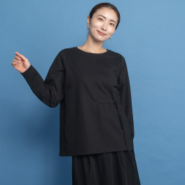 ヤエアジュテ アシンメトリーデザインで 上品に季節をまたぐ 大人の万能 ロングスリーブＴシャツ